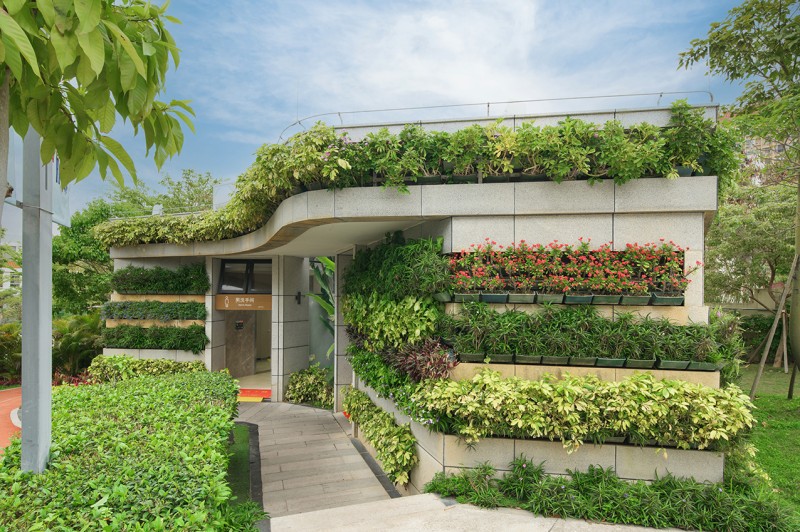 Glocal Architecture Office - The green restrooms