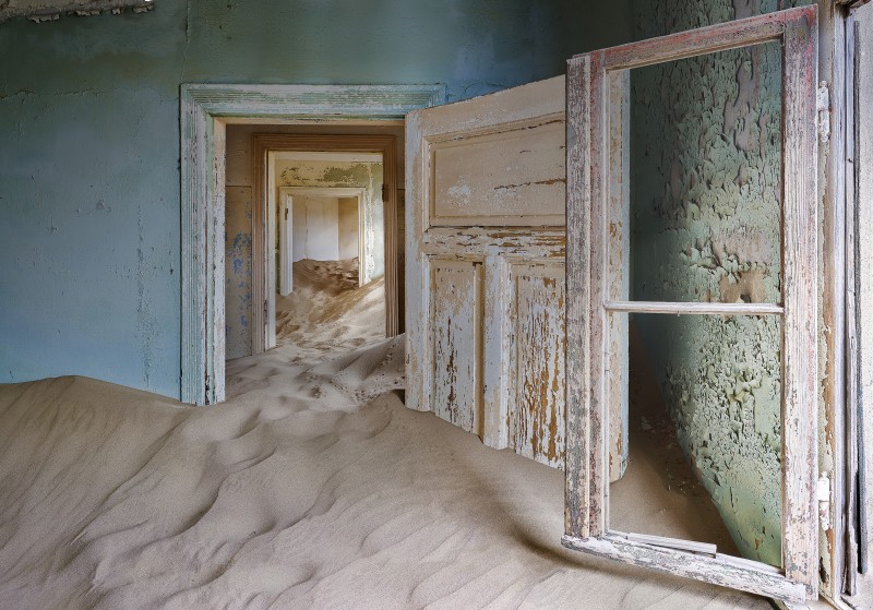 Anamaria Chediak  - Memories through the liquid desert waves