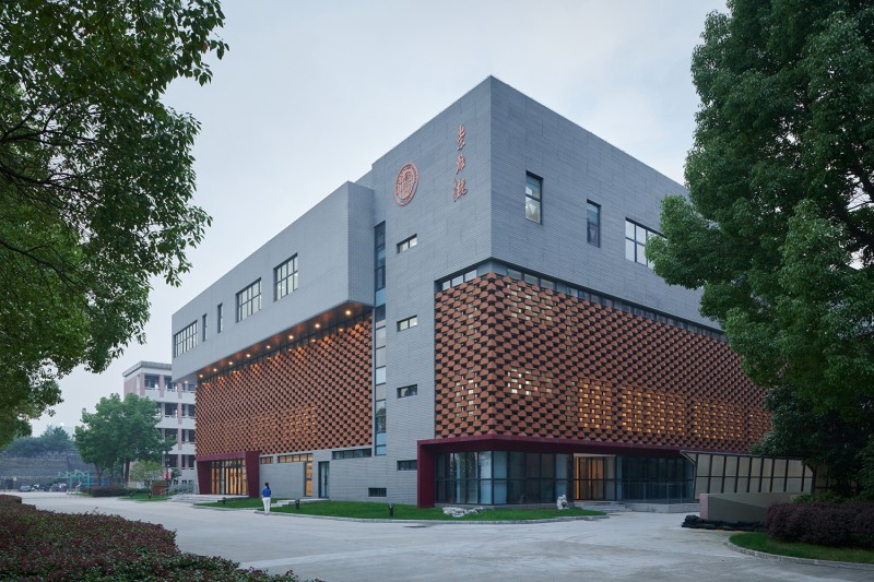 SEU Architectural Design & Theory Research Center - A New Urban Anchor Linking History and Education: The Art Education Center of Nantong High School