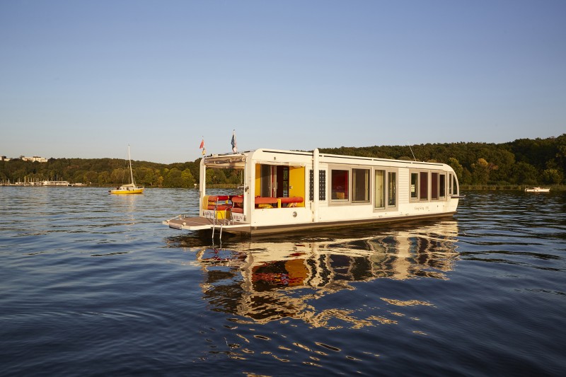 Crossboundaries, Beijing - Solar + Design = Tiny Home on the Water 