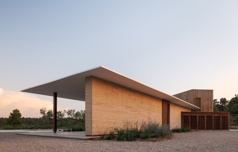 ZEST architecture - Rammed Earth House