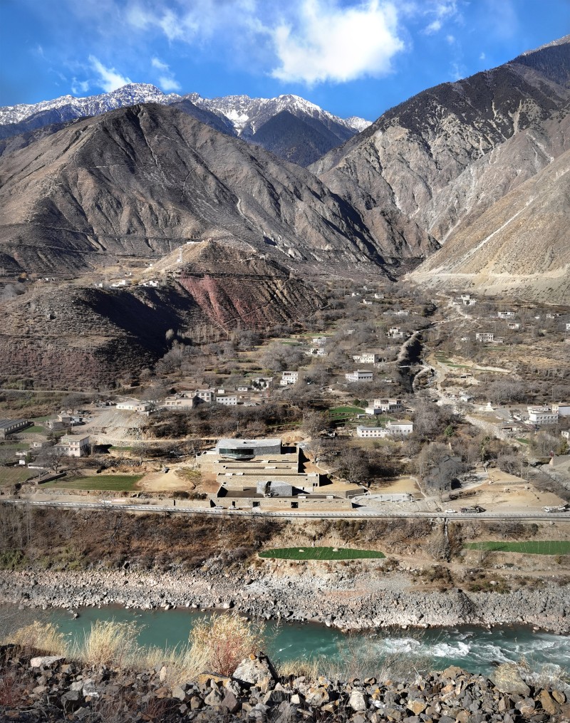 PL-T ARCHITECTURE STUDIO - HIDE｜A Link between Mountain and River Embedded in Nature. Quzika 1865 Winery, Tibet.