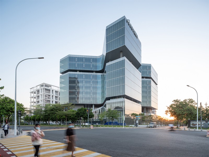 HENN GmbH - Innovation Center for High-Performance Medical Devices 