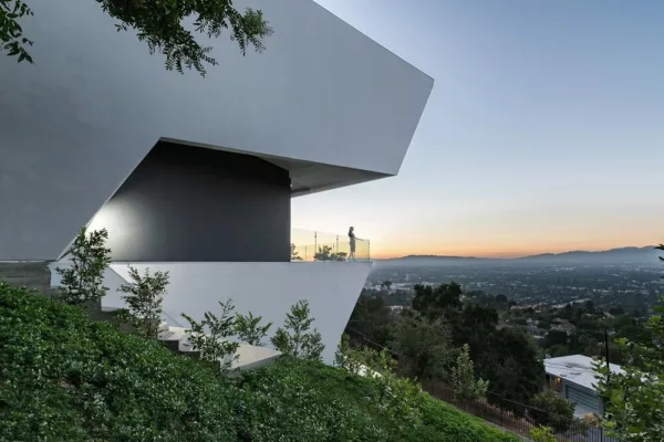 Architectural masterpiece with stunning hilltop views - MU77 by Arshia Architects